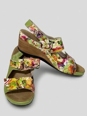 Portofino Apple Green Floral Leather Sandals Size 39 (8.5-9)